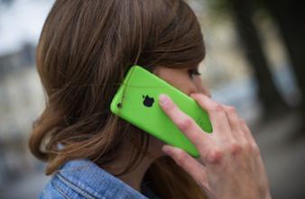 Ondes des téléphones portables : 2 fois plus dangereux pour les enfants 