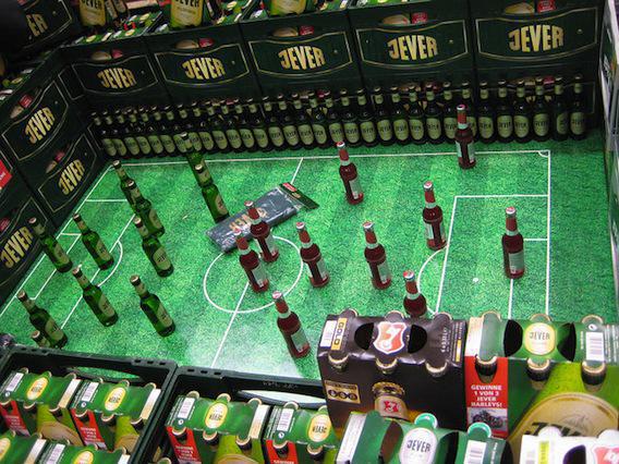 Bière : la Ligue de football fait pression pour la vendre dans les stades