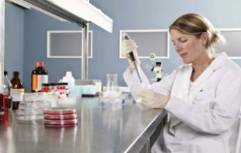 9 cancers dans un labo : quels sont les risques du travail en laboratoire ?