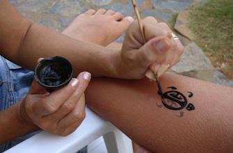 Eczéma : le danger des tatouages noirs au henné