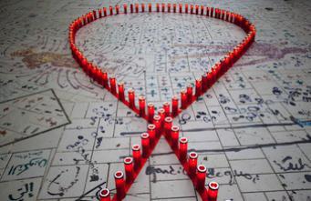 SIDA : AIDES favorable aux antirétroviraux en prévention pour les homosexuels