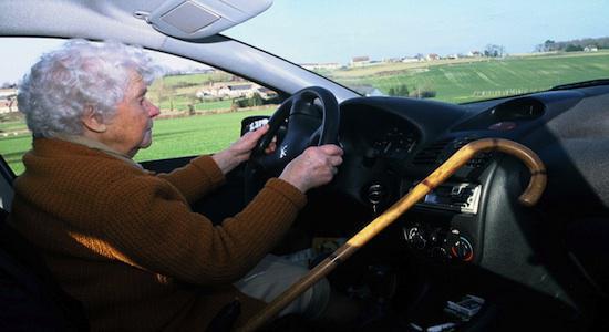 Seniors au volant : prévenir plutôt qu’interdire   