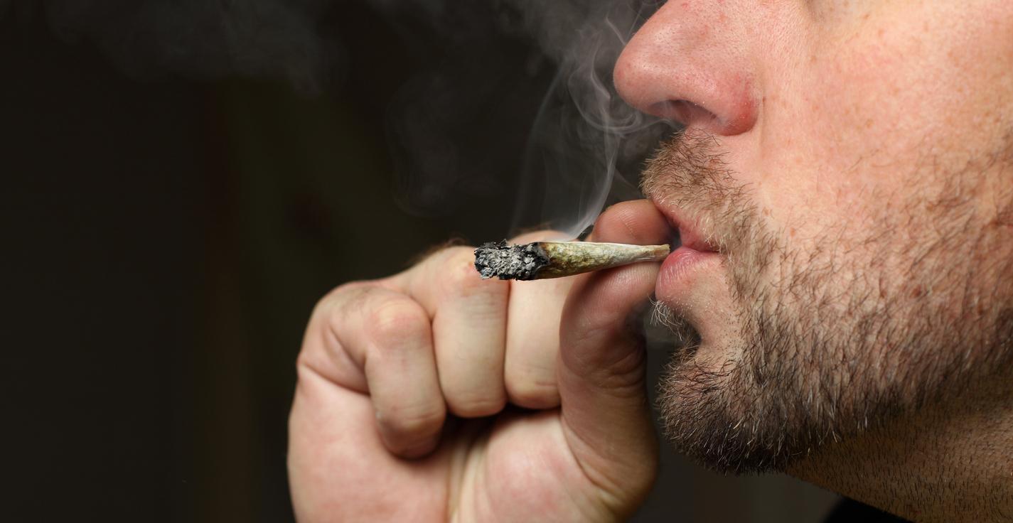 Un risque d'infarctus précoce plus élevé chez les fumeurs de cannabis