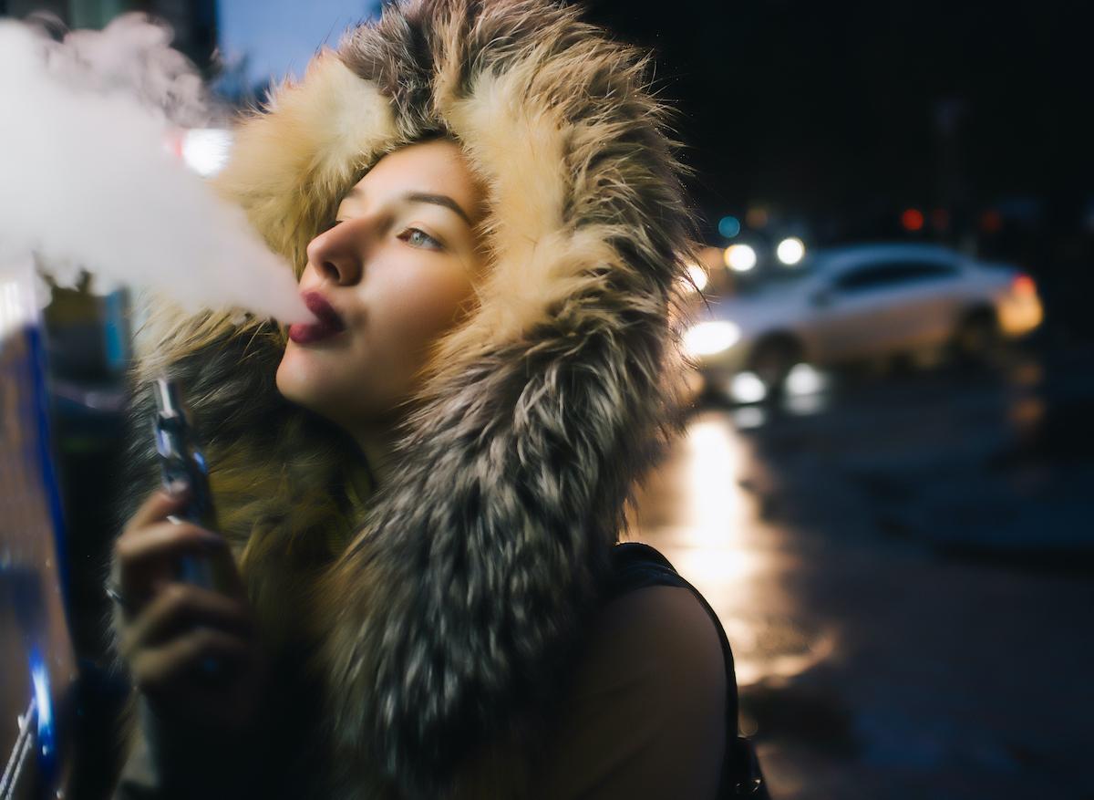 E-cigarette : les vapoteurs plus sensibles aux virus respiratoires que les fumeurs classiques