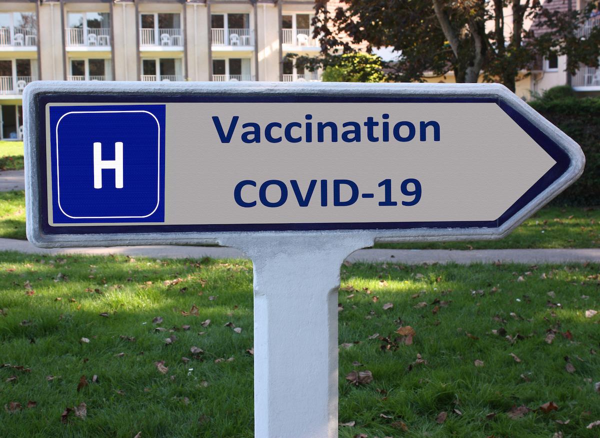 Vaccination et vacances d’été : le casse-tête de la 2ème dose