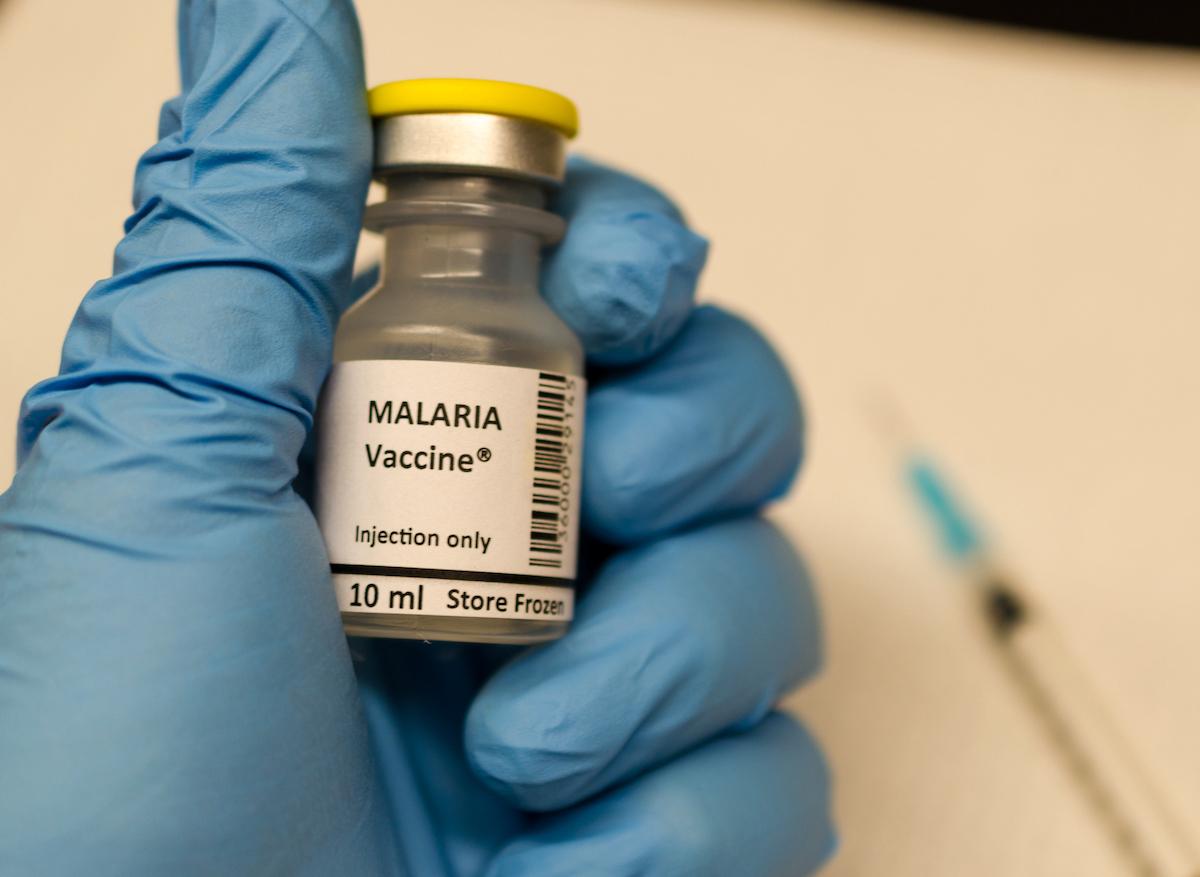 Paludisme : l’OMS approuve un vaccin et recommande de le déployer chez les enfants