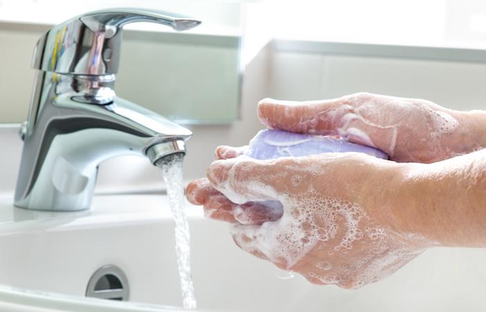 Se laver les mains : l’eau froide aussi efficace que l'eau chaude 