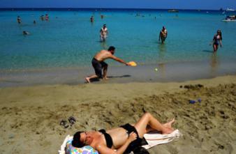 Dangers du soleil : près d'1 voyageur sur 2 ne se protège pas bien
