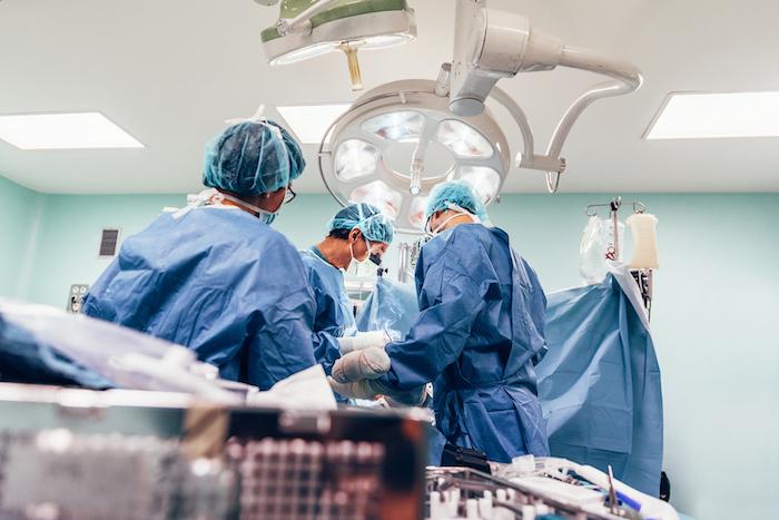 Erreur médicale : un chirurgien lui enlève le mauvais testicule