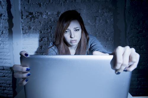 Cybersexisme : les jeunes filles deux fois plus touchées