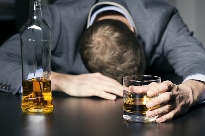 Alcool au travail : les cadres et les jeunes sont les plus concernés
