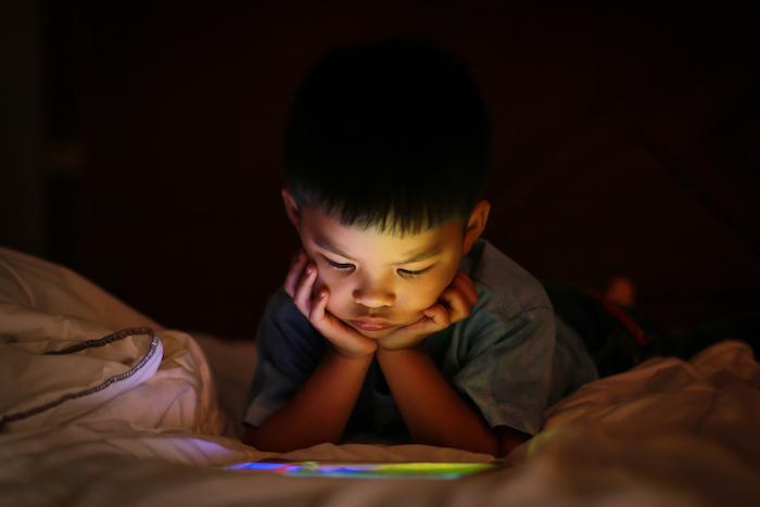 Smartphones, tablettes, ordinateurs : les écrans modifieraient le cerveau de vos enfants 