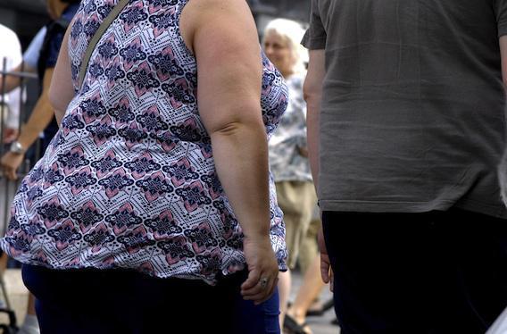 Obésité : boire de l'eau avant les repas pour perdre du poids