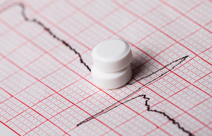 Aspirine : des risques de saignement sous-estimés chez les seniors