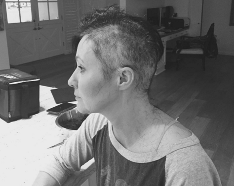 Cancer du sein : Shannen Doherty se rase les cheveux sur Instagram