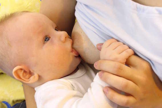Vitamine D : une supplémentation serait conseillée pour les bébés allaités 