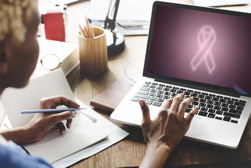 Cancer du sein : l'incroyable outil numérique qui permet aux patientes de s'informer