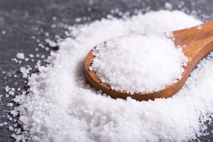 L’excès de sel double le risque de crise cardiaque