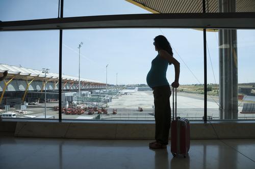 Cinq questions après un accouchement dans un avion entre Paris et New-York