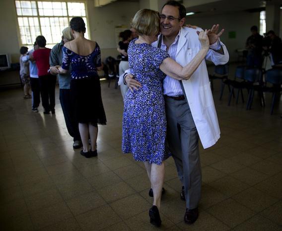 Ralentir l'évolution de Parkinson en dansant le tango 