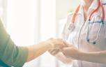 Déserts médicaux : les médecins incités à consulter 2 jours par mois en zones sous-dotées