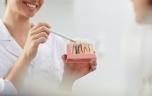 Implants dentaires : des microparticules de titane dans votre bouche ? 