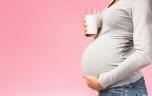 Elle boit du lait cru, son bébé meurt : quels aliments sont interdits pendant la grossesse ?