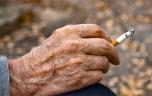 Pourquoi le tabagisme aggrave le risque de démence
