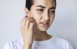 Pourquoi votre visage semble résister aux démangeaisons
