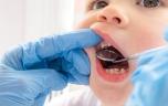 Grossesse : cette vitamine chez la maman réduit le risque de caries chez l’enfant