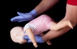 Mort d’un enfant étouffé par du raisin : comment réagir en cas de fausse route ? 