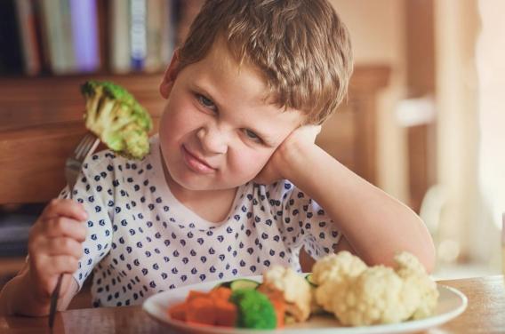 Comment faire apprécier les nouveaux aliments à votre enfant ?