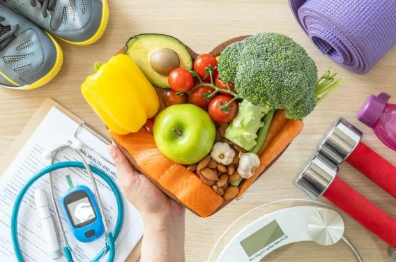 Ménopause : quel régime alimentaire adopter pour éviter la prise de poids ?