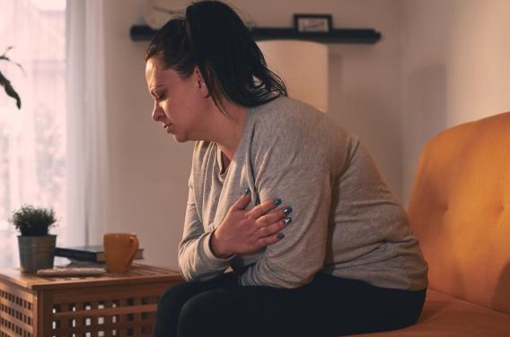 Pourquoi le syndrome de l’intestin irritable touche davantage les femmes ?