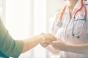 Déserts médicaux : les médecins incités à consulter 2 jours par mois en zones sous-dotées