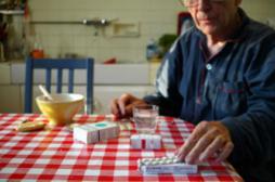 Seniors : respecter les traitements avec l'aide du pharmacien 