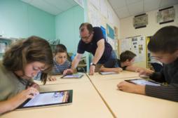 Tablettes et écrans : mode d'emploi pour préserver les enfants