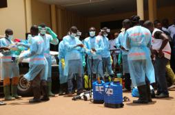Ebola : pourquoi le nombre de cas risque d'exploser en un mois 