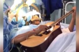 Inde : un musicien joue de la guitare pendant une neurochirurgie