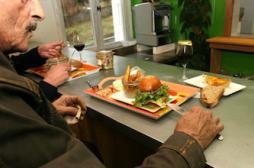 Seniors : l'obésité et la maigreur augmentent la perte d'autonomie 