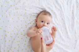 Pourquoi il ne faut pas donner d’eau aux bébés avant 6 mois