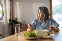 Et si le fait de manger seul était plus nocif qu’on ne le pense ?