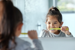 Neuf conseils pour bien prendre soin des dents de vos enfants