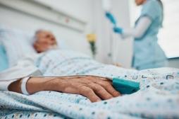Démence : cette réaction après une opération prédirait un déclin cognitif
