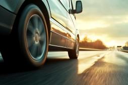 Des pneus aux océans : l’inquiétante trajectoire des microplastiques