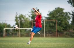 Football, handball : les sports d’équipe augmenteraient la longévité chez les femmes