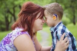 Handicap : comment apprend-t-on à communiquer avec son enfant sourd ?