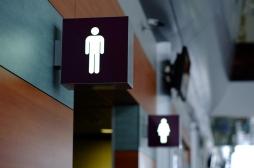 Toilettes publiques : une personne sur deux a déjà évité de les utiliser à cause de leur état