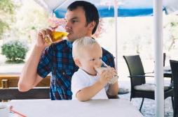 L'alcoolisme du père pendant la grossesse pourrait impacter la santé du bébé 