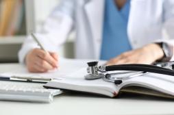 Bientôt davantage de médecins… Mais 1 Français sur 4 manque d’argent pour se soigner 